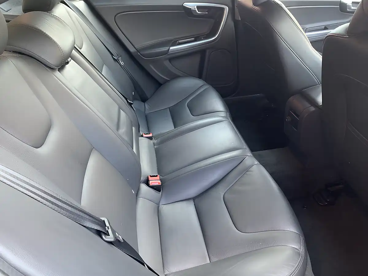 Used 2016 Volvo S60 Se Lux Nav Black - Interior and Exterior details 8