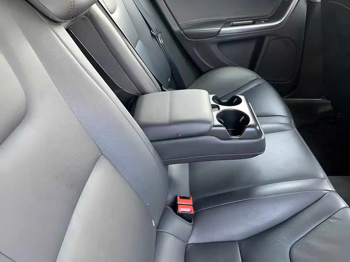 Used 2016 Volvo S60 Se Lux Nav Black - Interior and Exterior details 9