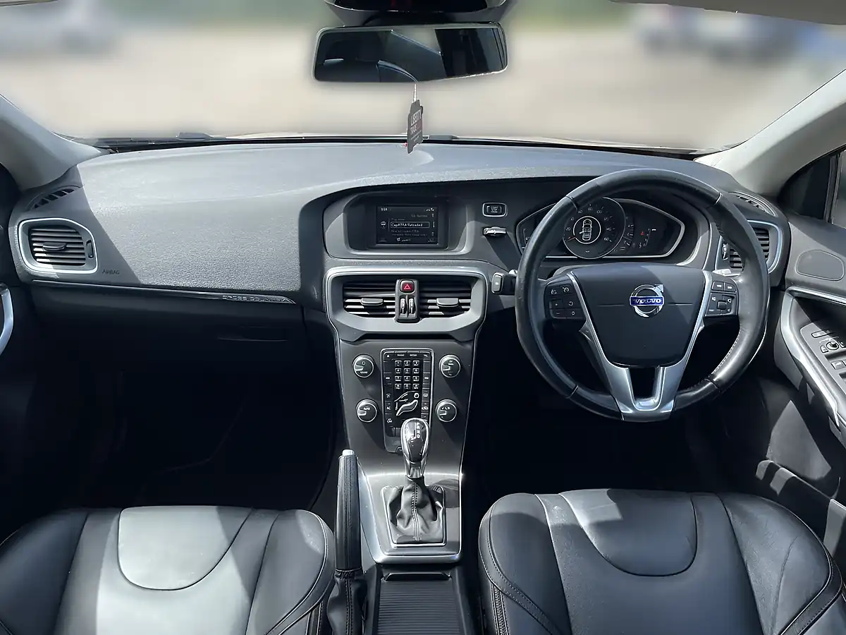 Used 2016 Volvo V40 Cross Country Lux Bronze - Interior and Exterior details 10