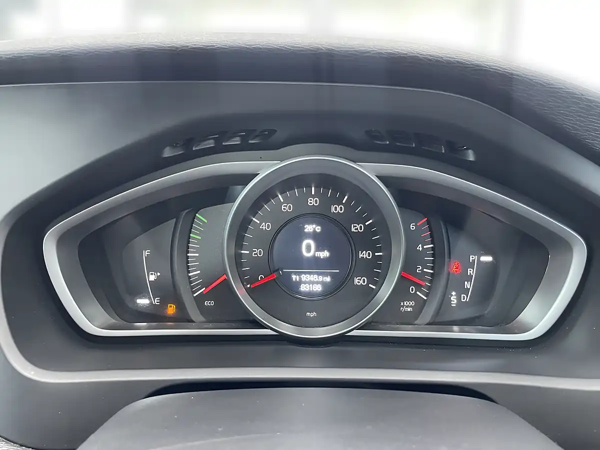 Used 2016 Volvo V40 Cross Country Lux Bronze - Interior and Exterior details 13