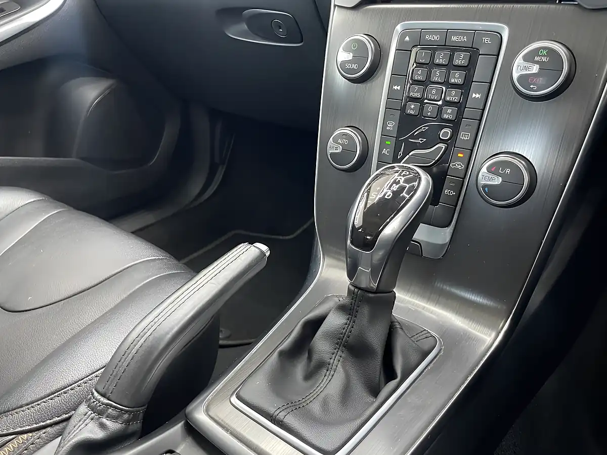 Used 2016 Volvo V40 Cross Country Lux Bronze - Interior and Exterior details 15