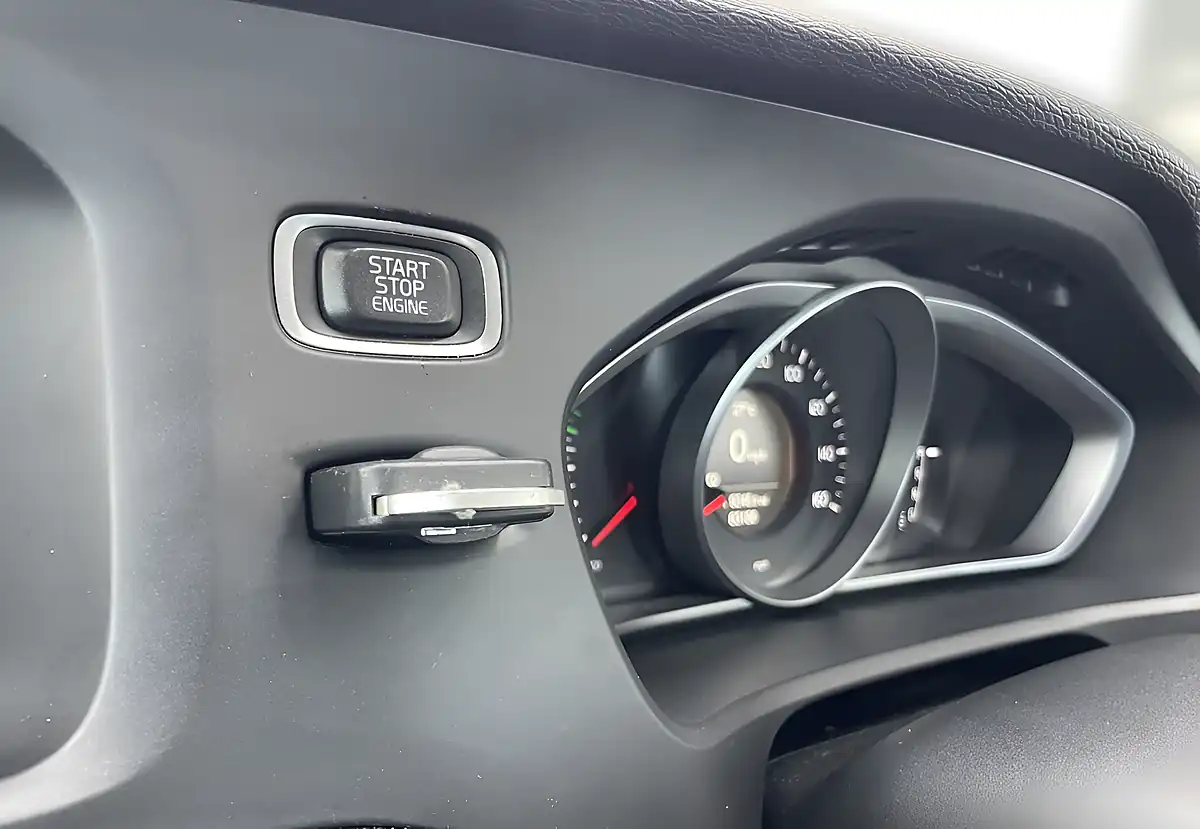 Used 2016 Volvo V40 Cross Country Lux Bronze - Interior and Exterior details 18