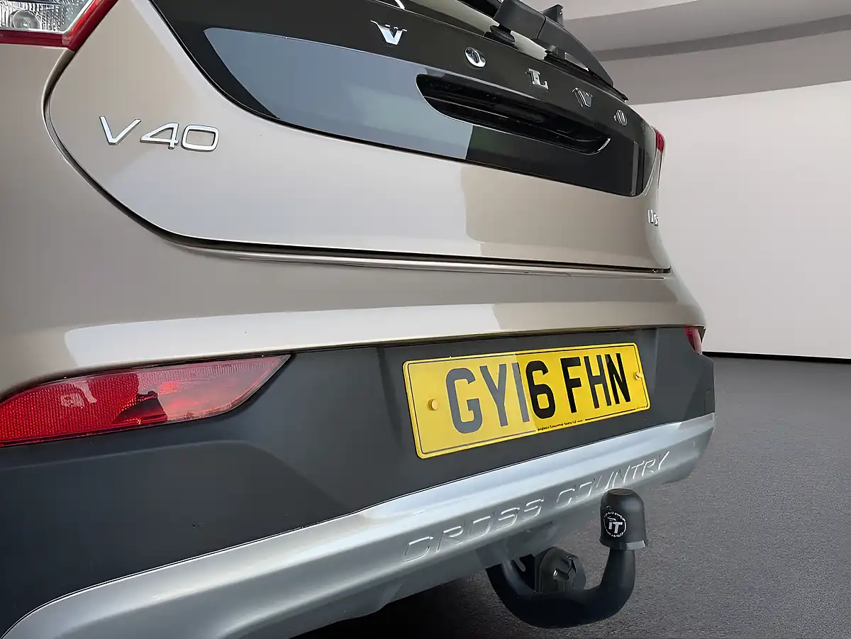 Used 2016 Volvo V40 Cross Country Lux Bronze - Interior and Exterior details 20