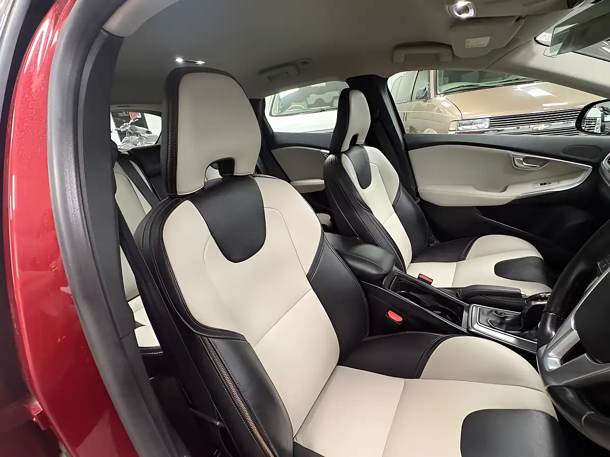 Used 2016 Volvo V40 Cross Country Lux Nav Flamenco Red - Interior and Exterior details 11