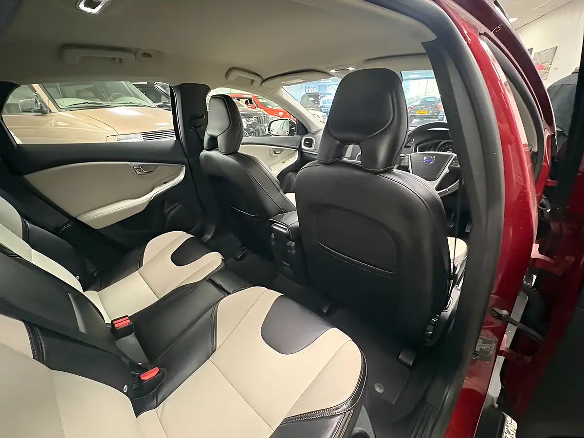 Used 2016 Volvo V40 Cross Country Lux Nav Flamenco Red - Interior and Exterior details 13