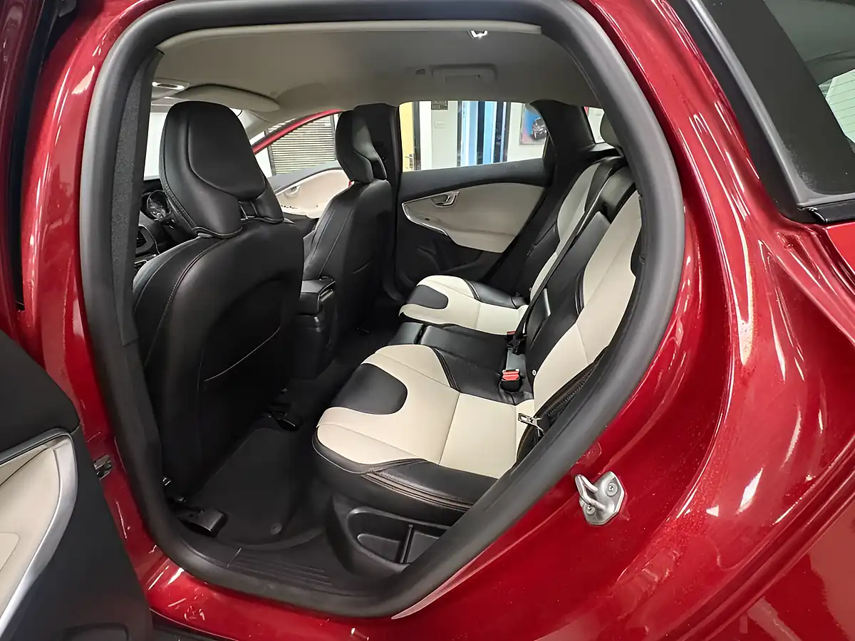 Used 2016 Volvo V40 Cross Country Lux Nav Flamenco Red - Interior and Exterior details 15