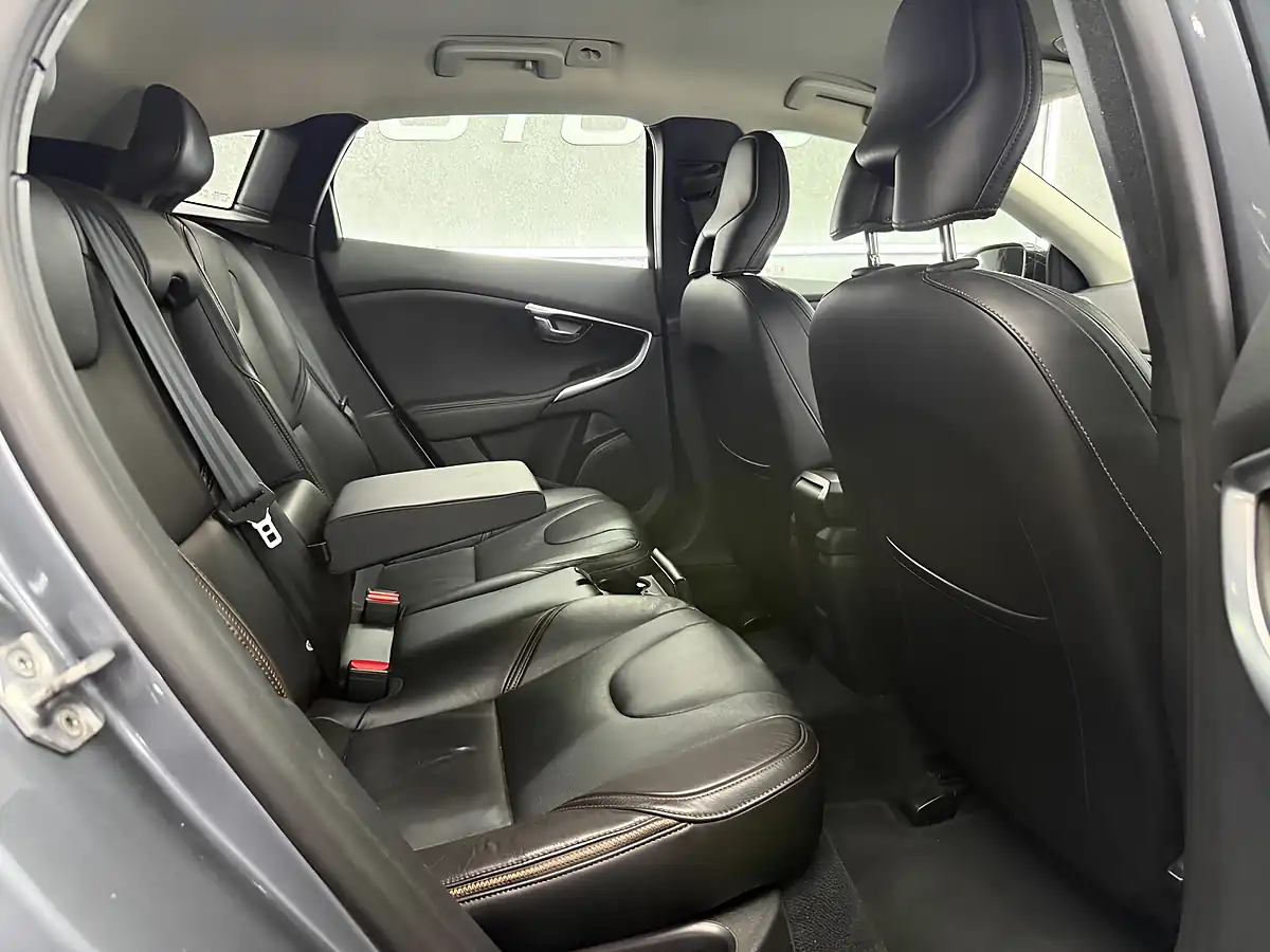 Used 2016 Volvo V40 Cross Country Pro Grey - Interior and Exterior details 16