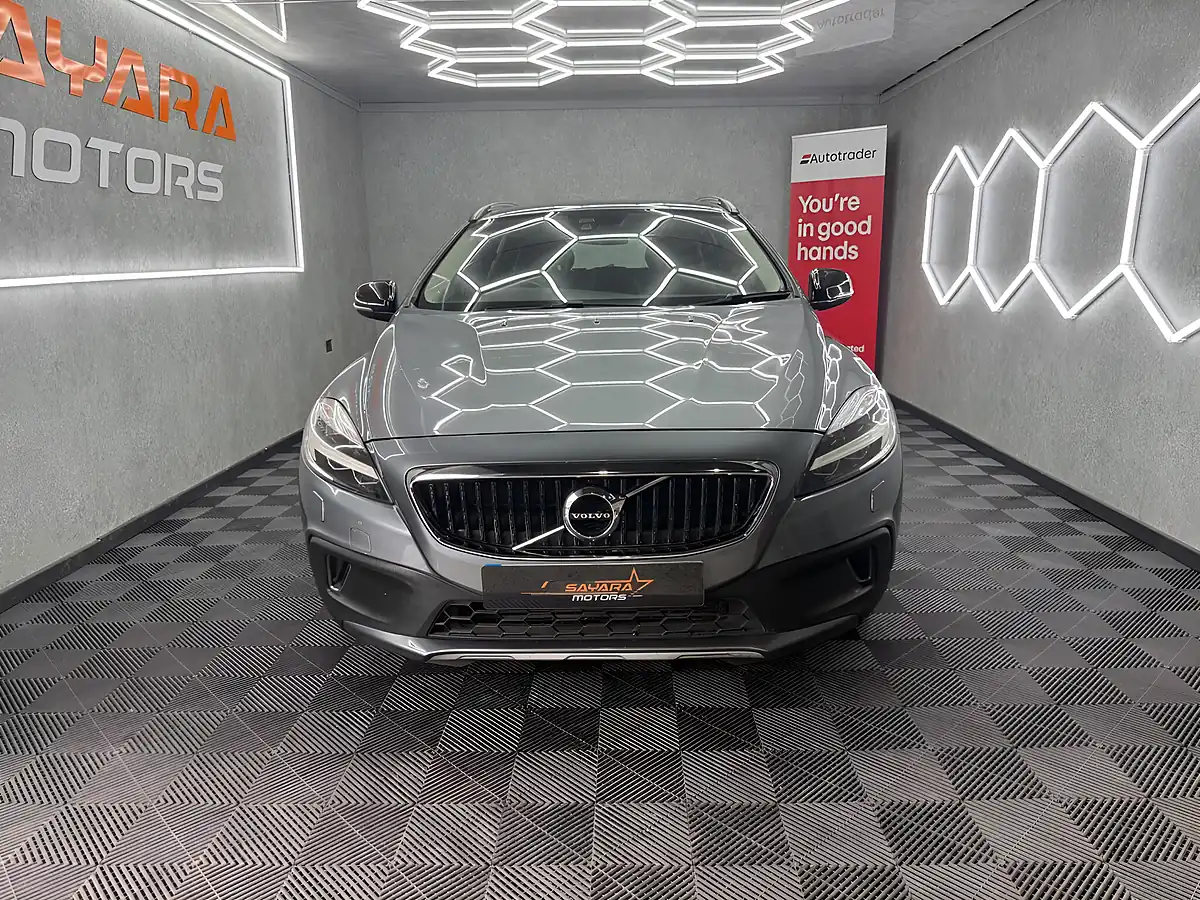 Used 2016 Volvo V40 Cross Country Pro Grey - Interior and Exterior details 3