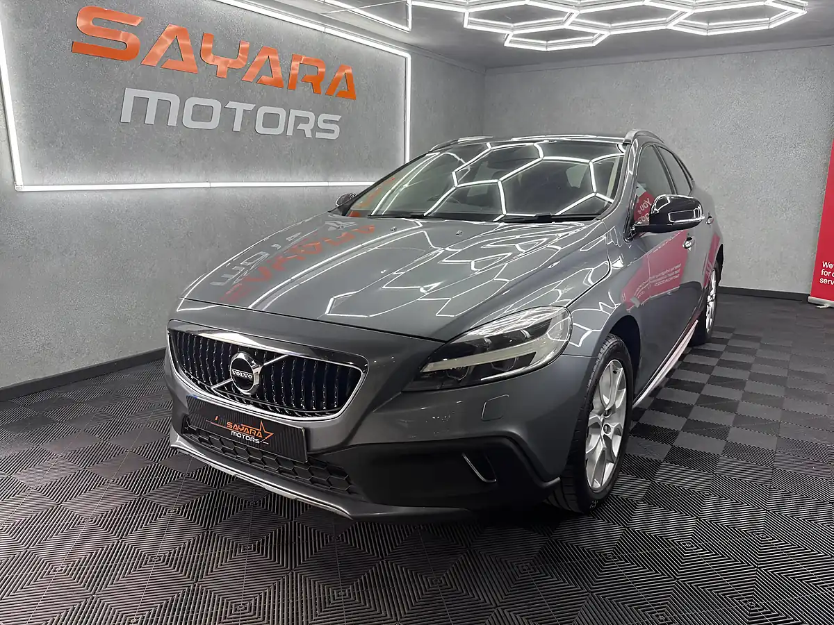 Used 2016 Volvo V40 Cross Country Pro Grey - Interior and Exterior details 4