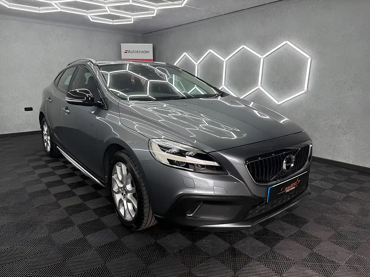 Used 2016 Volvo V40 Cross Country Pro Grey - Interior and Exterior details 6