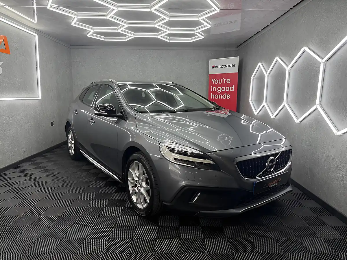 Used 2016 Volvo V40 Cross Country Pro Grey - Interior and Exterior details 7