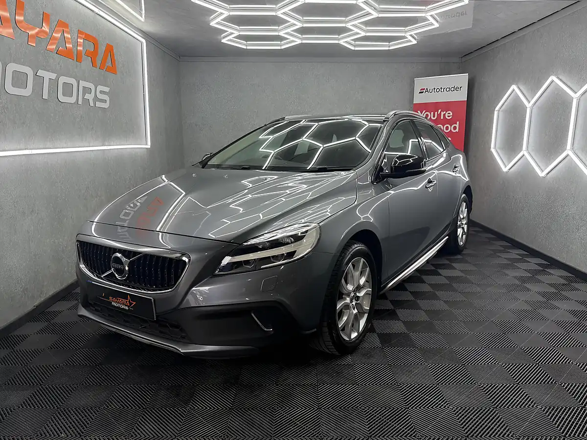 Used 2016 Volvo V40 Cross Country Pro Grey - Interior and Exterior details 8