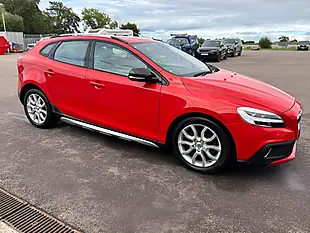 Used 2016 Volvo V40 Cross Country Pro Red - Interior and Exterior details 3