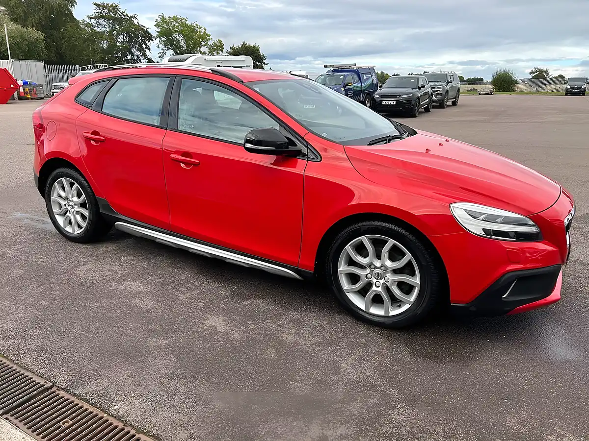 Used 2016 Volvo V40 Cross Country Pro Red - Interior and Exterior details 3