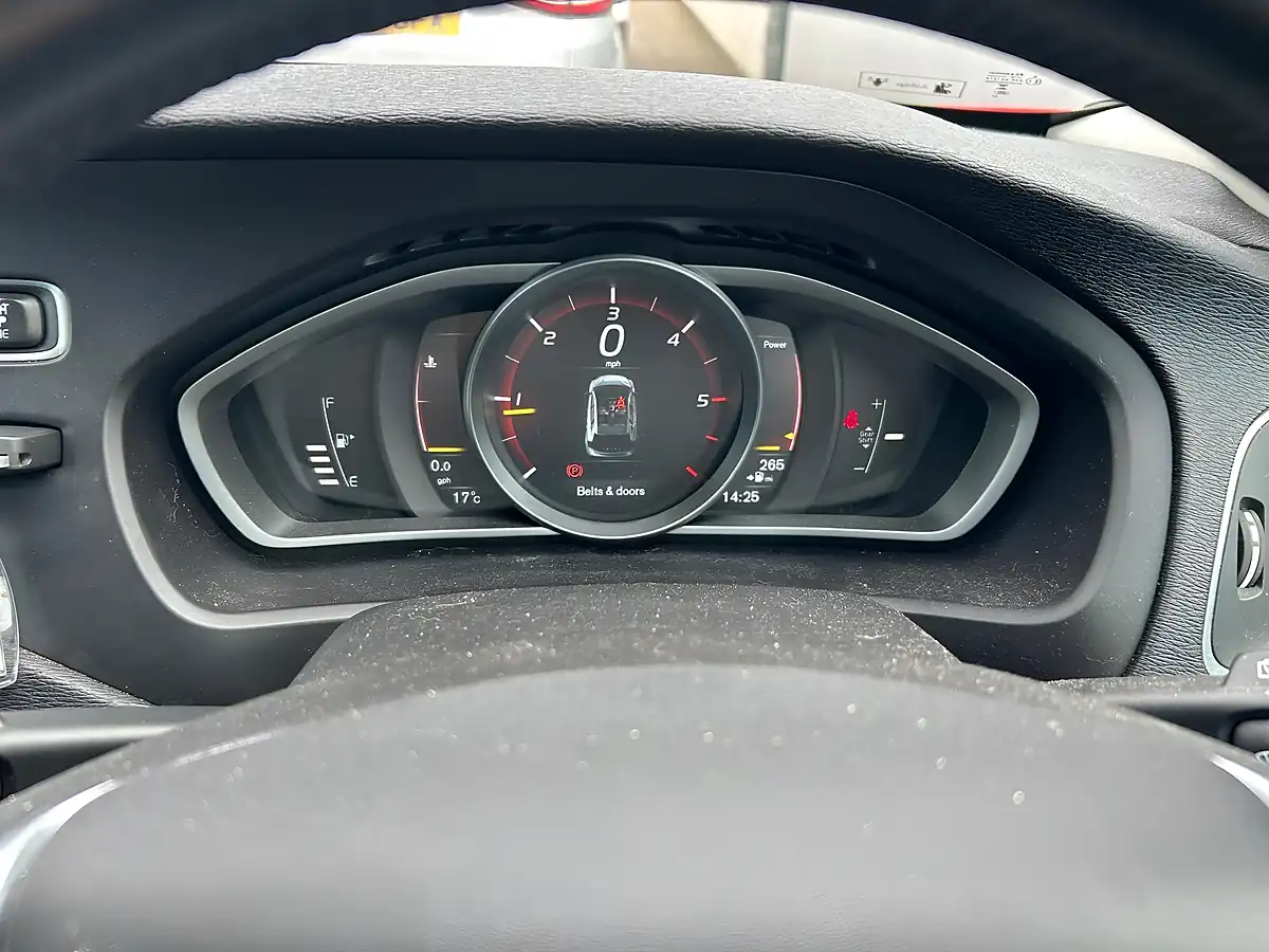Used 2016 Volvo V40 Cross Country Pro Red - Interior and Exterior details 5