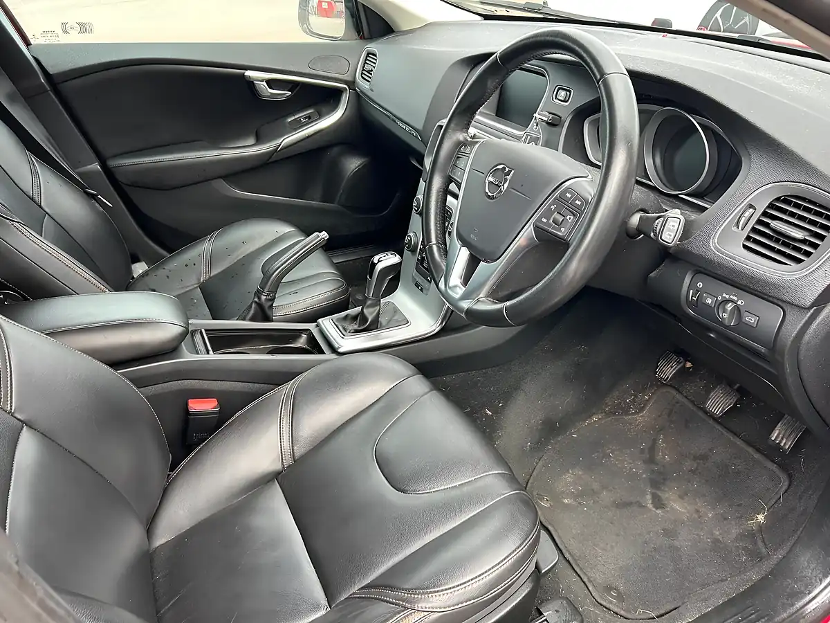 Used 2016 Volvo V40 Cross Country Pro Red - Interior and Exterior details 6
