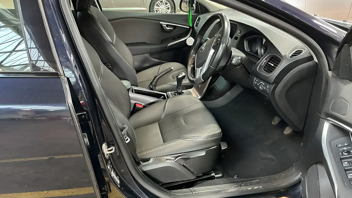 Used 2016 Volvo V40 Cross Country Se Blue - Interior and Exterior details 8
