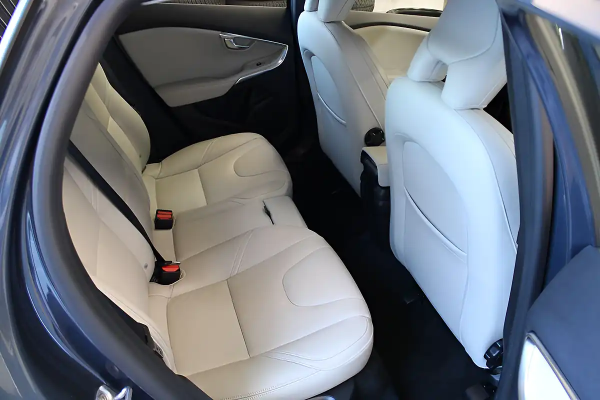 Used 2016 Volvo V40 Inscription Denim Blue - Interior and Exterior details 16