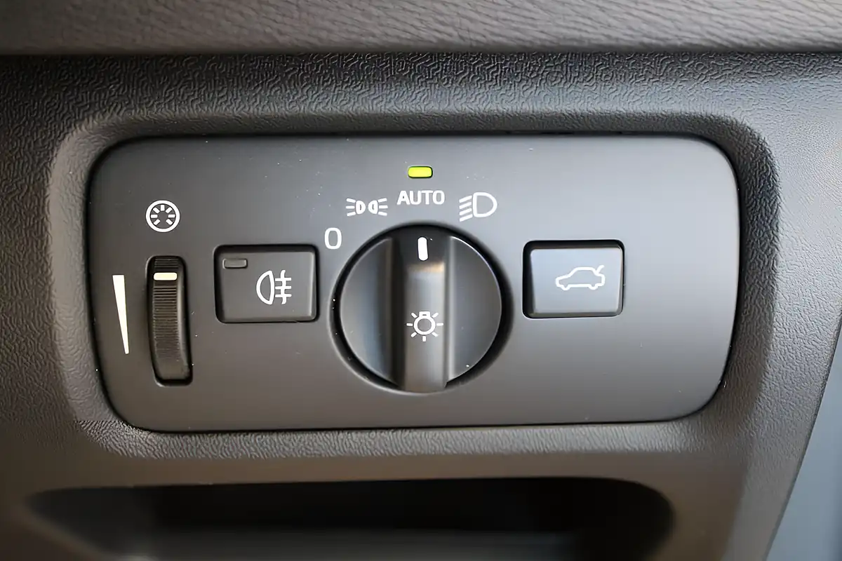 Used 2016 Volvo V40 Inscription Denim Blue - Interior and Exterior details 18