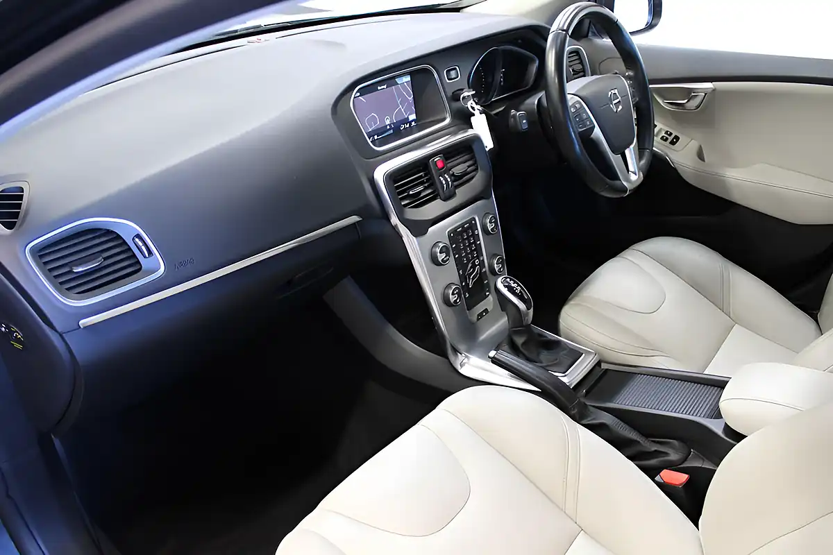 Used 2016 Volvo V40 Inscription Denim Blue - Interior and Exterior details 2