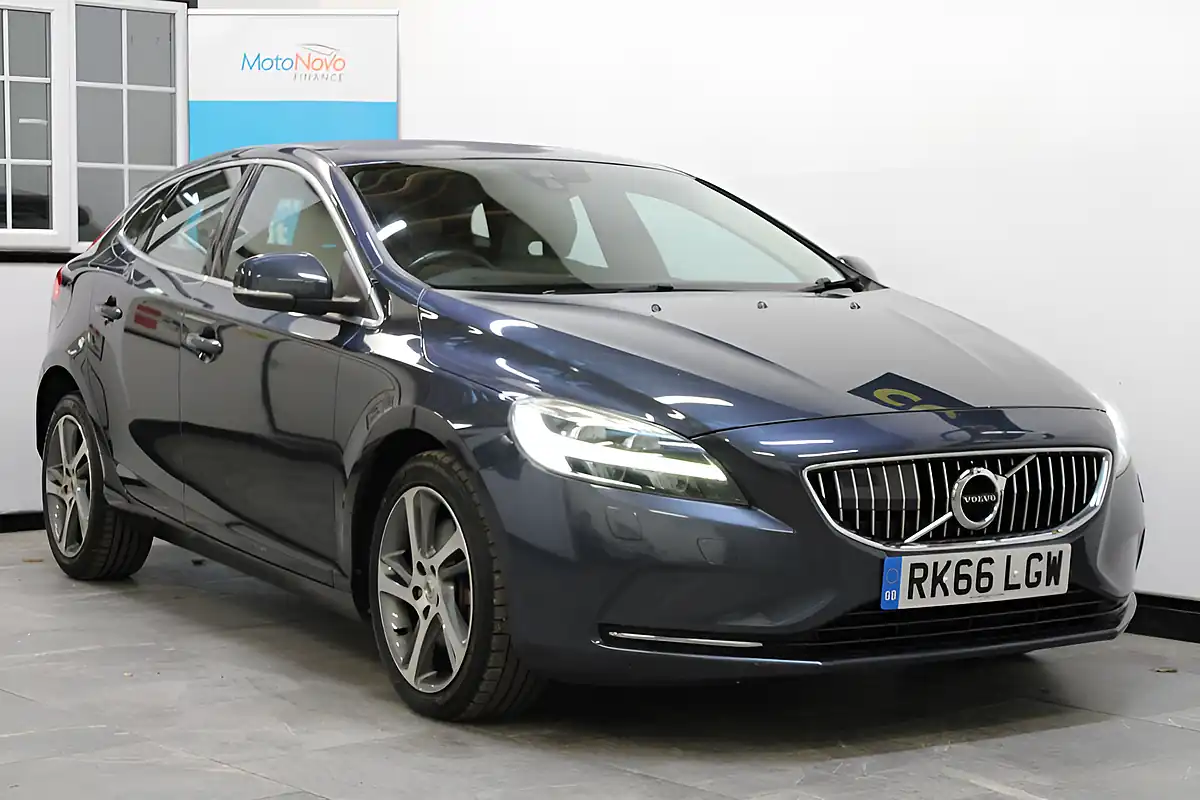 Used 2016 Volvo V40 Inscription Denim Blue - Interior and Exterior details 6