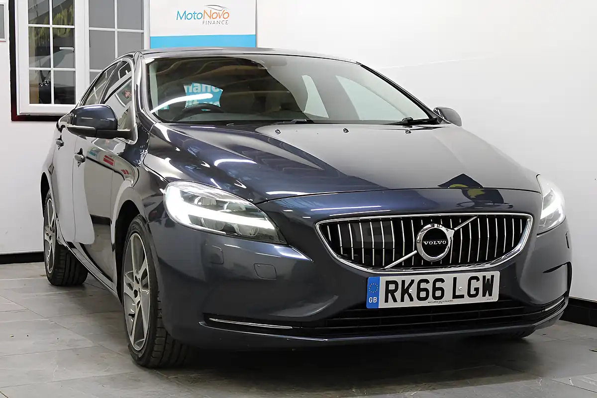 Used 2016 Volvo V40 Inscription Denim Blue - Interior and Exterior details 7