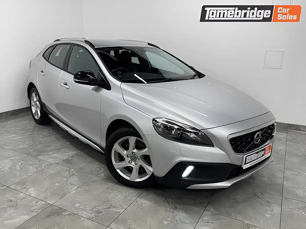 Used 2016 Volvo V40 Lux Bright Silver - Front View