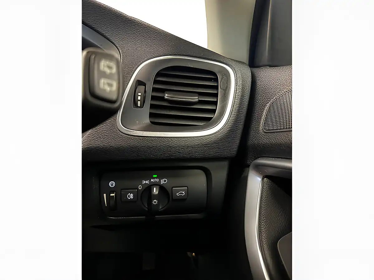 Used 2016 Volvo V40 Lux Bright Silver - Interior and Exterior details 18