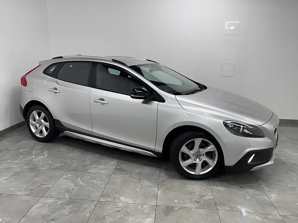 Used 2016 Volvo V40 Lux Bright Silver - Interior and Exterior details 2