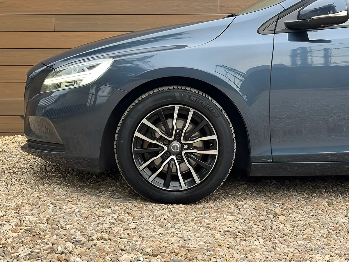 Used 2016 Volvo V40 Momentum Denim Blue - Interior and Exterior details 10