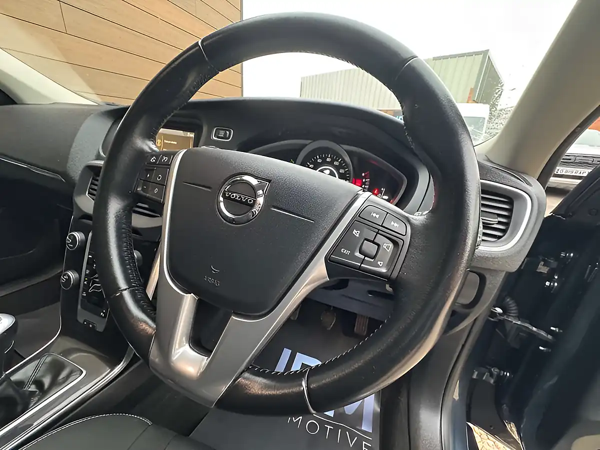 Used 2016 Volvo V40 Momentum Denim Blue - Interior and Exterior details 13