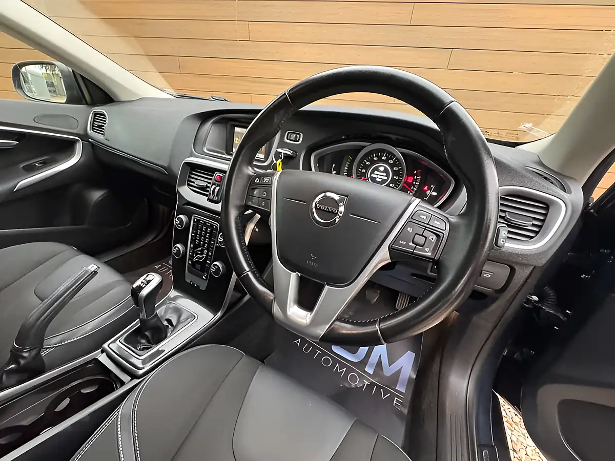 Used 2016 Volvo V40 Momentum Denim Blue - Interior and Exterior details 15