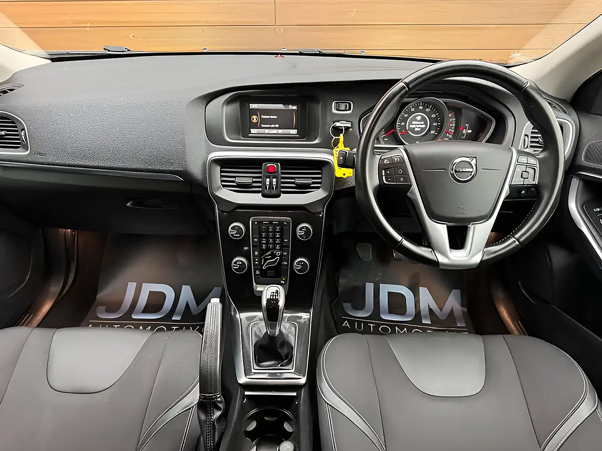 Used 2016 Volvo V40 Momentum Denim Blue - Interior and Exterior details 16