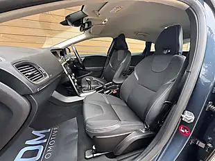 Used 2016 Volvo V40 Momentum Denim Blue - Interior and Exterior details 18