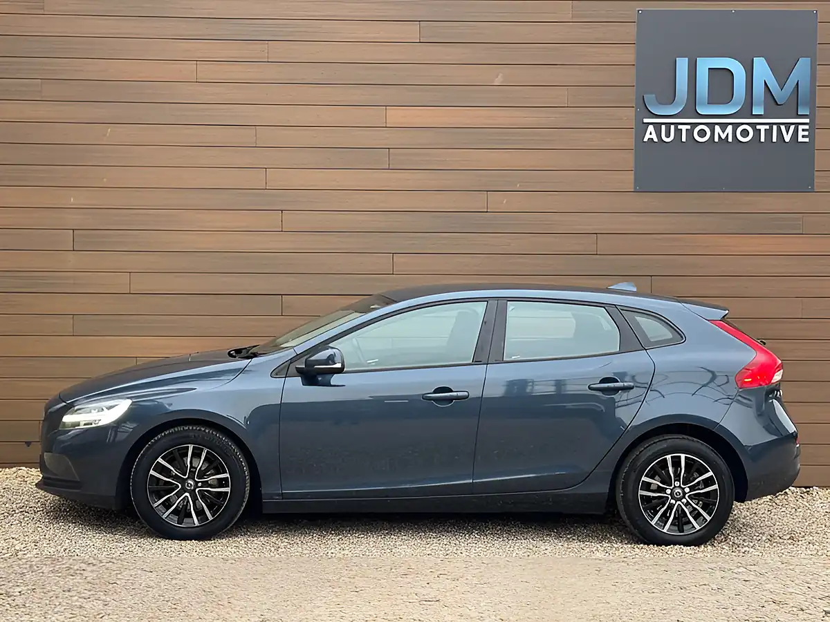 Used 2016 Volvo V40 Momentum Denim Blue - Interior and Exterior details 7