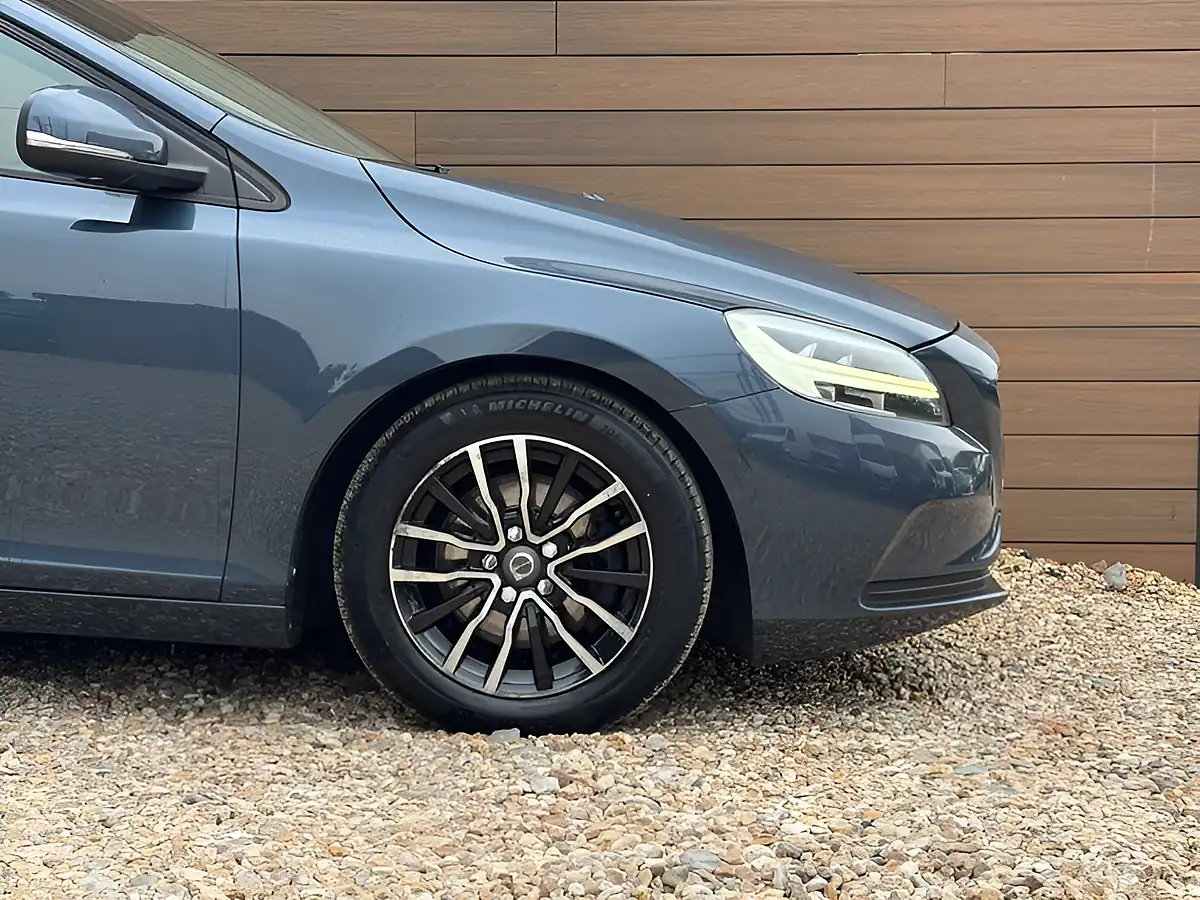 Used 2016 Volvo V40 Momentum Denim Blue - Interior and Exterior details 9