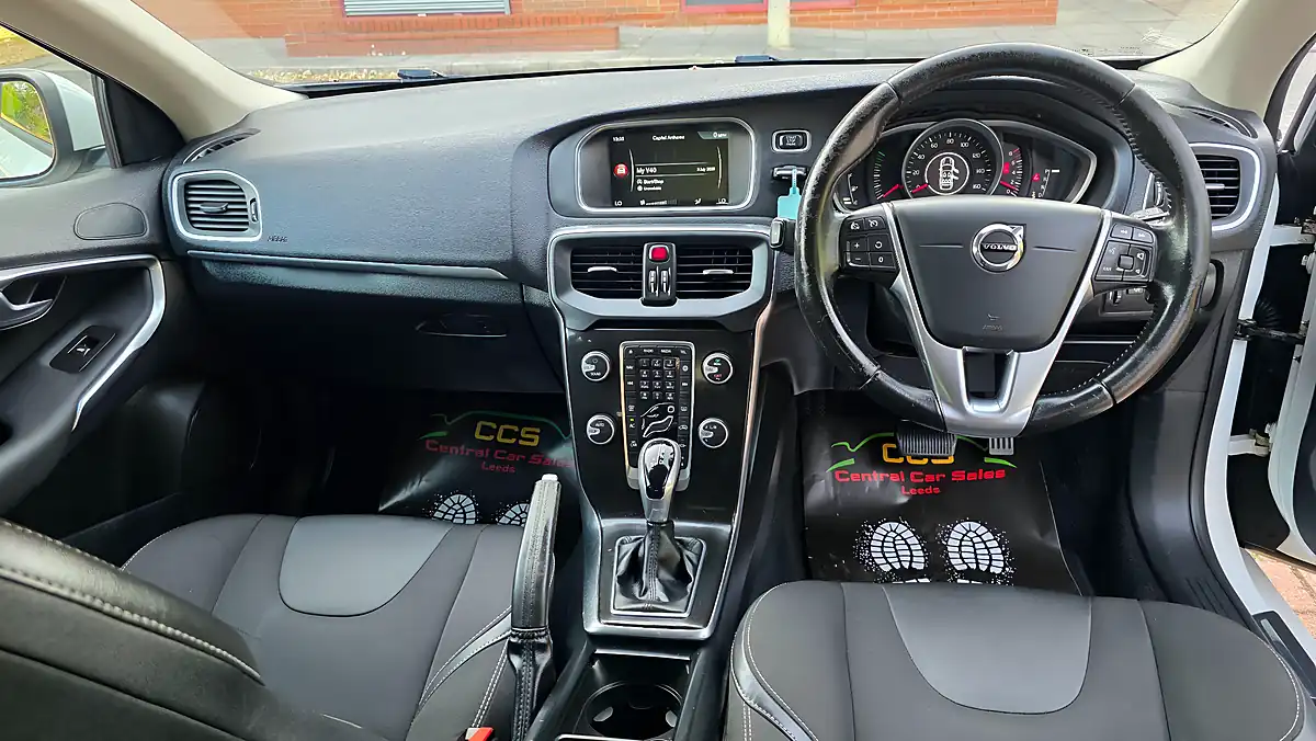 Used 2016 Volvo V40 Momentum Nav Plus White - Interior and Exterior details 14