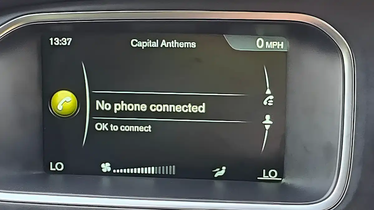 Used 2016 Volvo V40 Momentum Nav Plus White - Interior and Exterior details 15