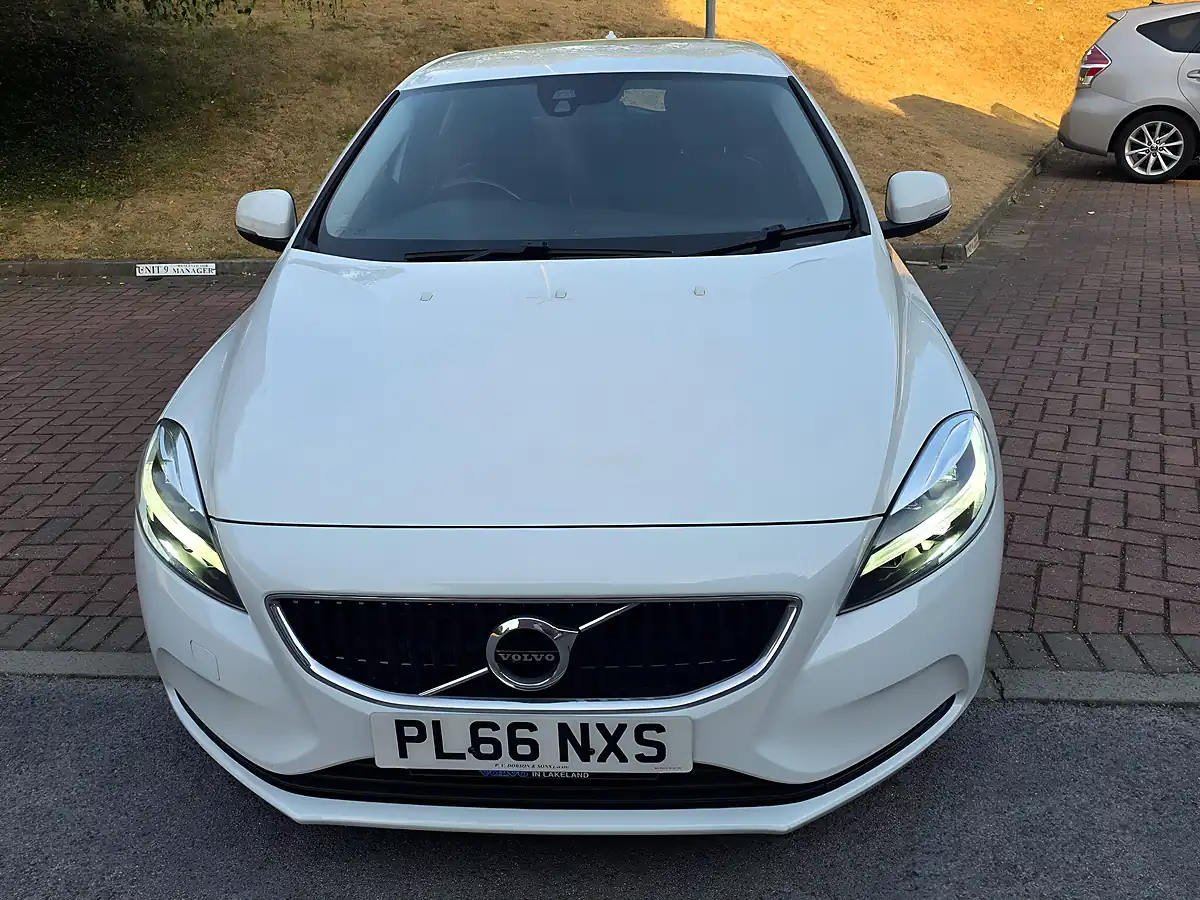 Used 2016 Volvo V40 Momentum Nav Plus White - Interior and Exterior details 2