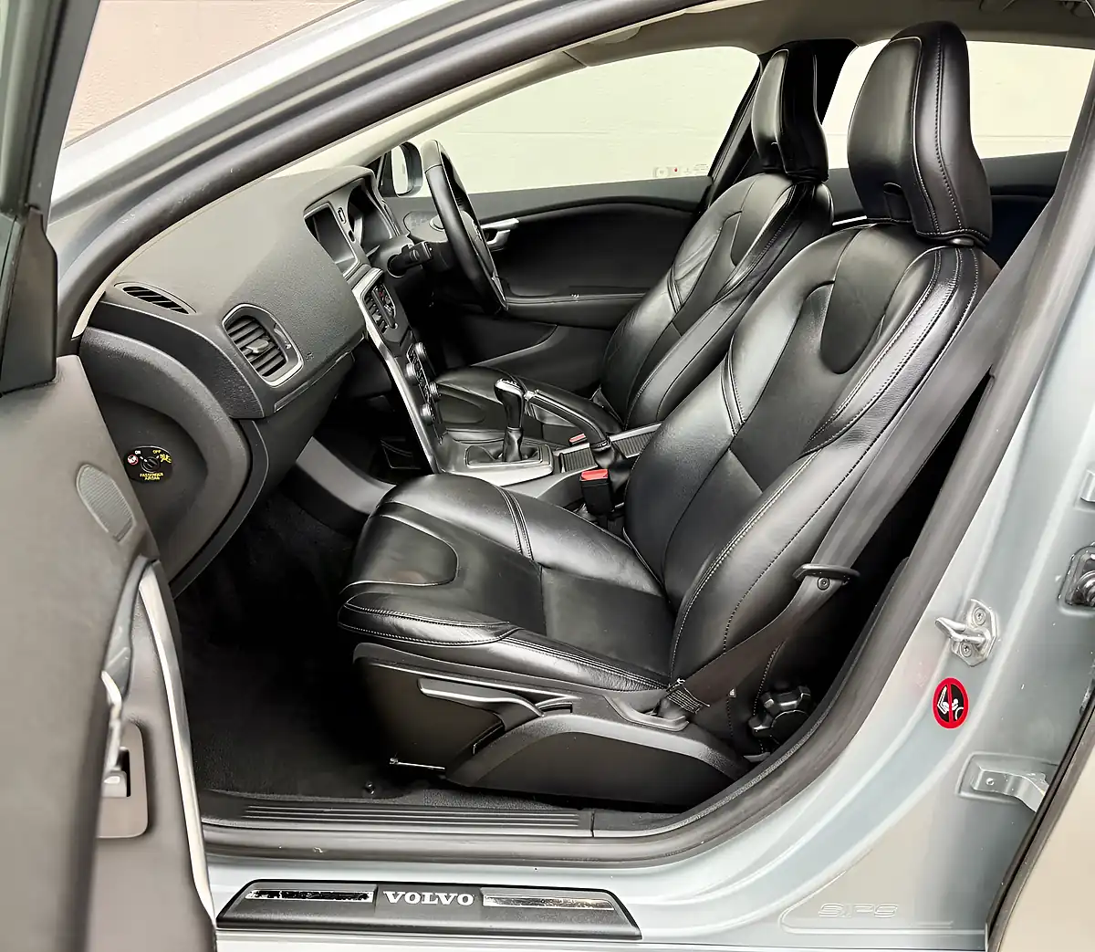 Used 2016 Volvo V40 Momentum Silver - Interior and Exterior details 14