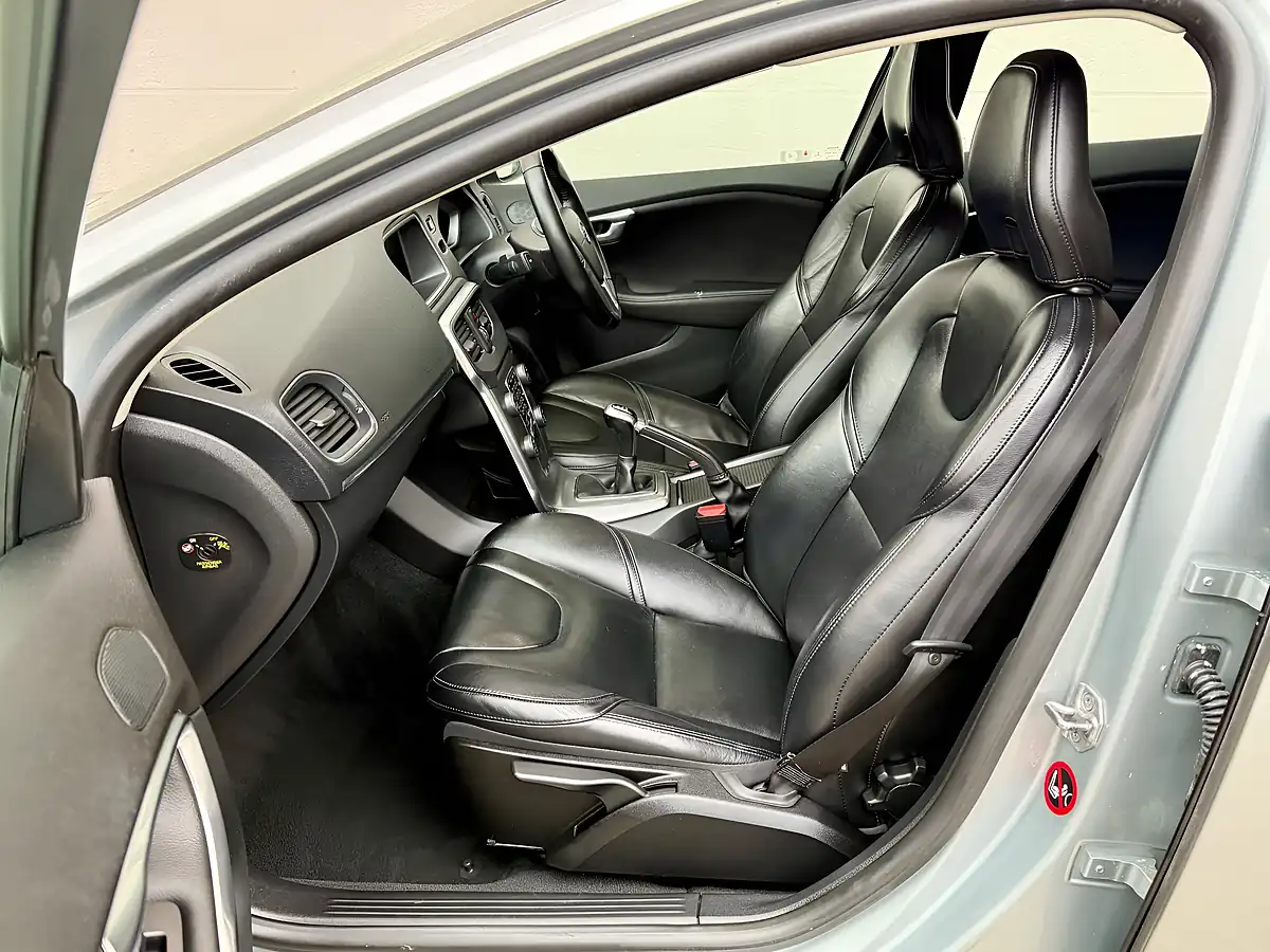 Used 2016 Volvo V40 Momentum Silver - Interior and Exterior details 15