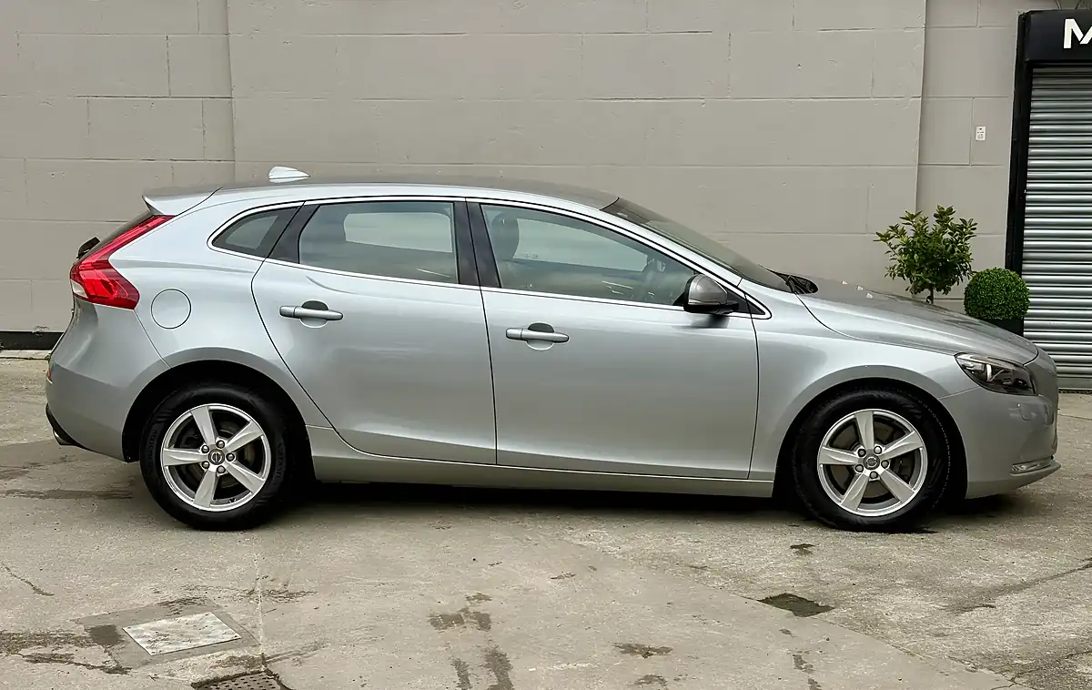 Used 2016 Volvo V40 Momentum Silver - Interior and Exterior details 5
