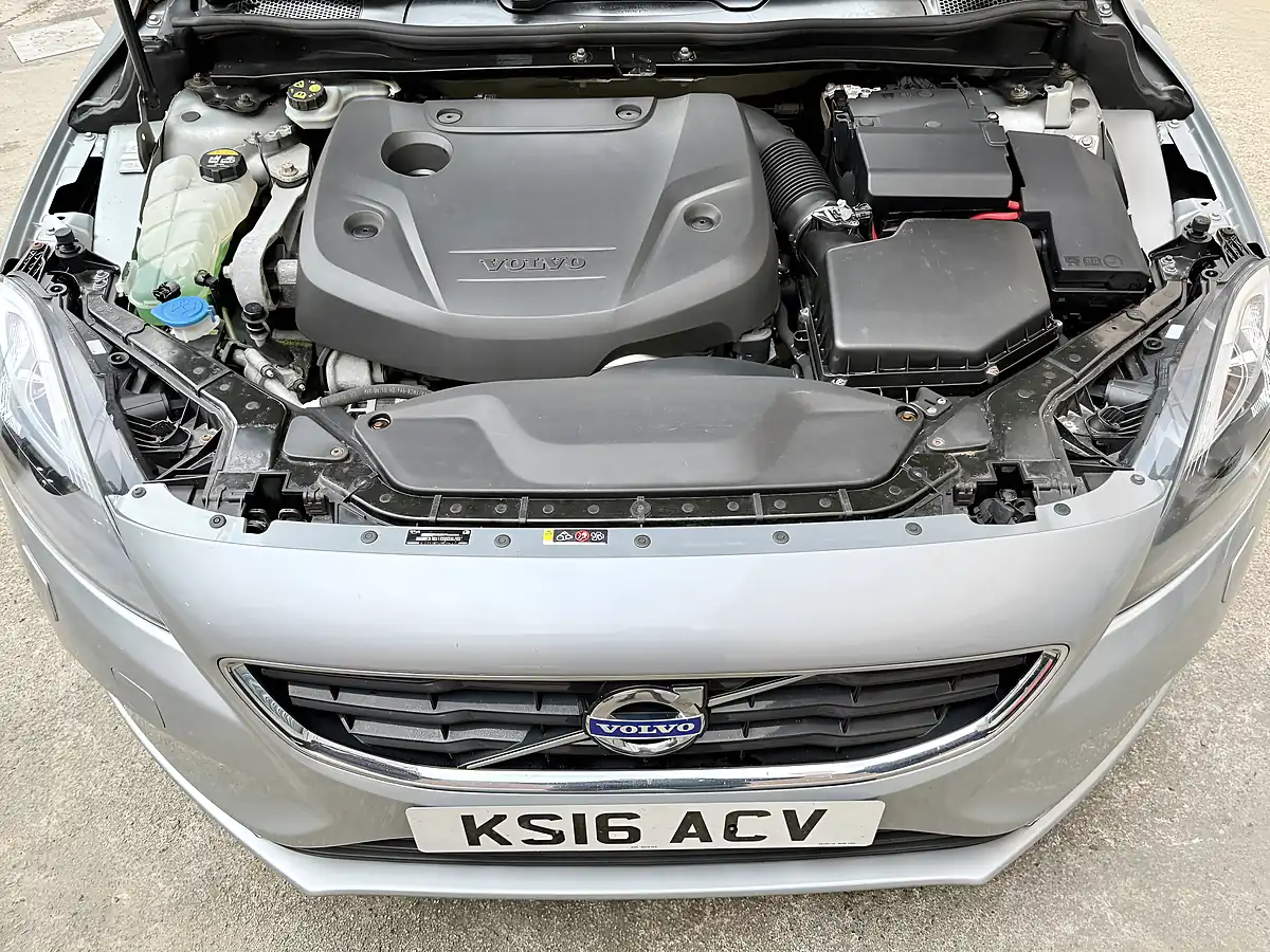 Used 2016 Volvo V40 Momentum Silver - Interior and Exterior details 9