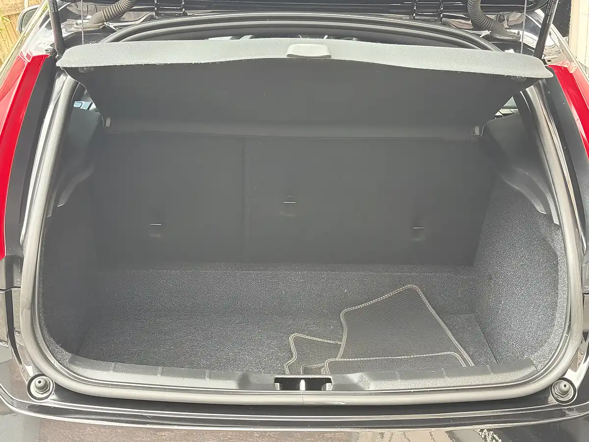 Used 2016 Volvo V40 R-Design Black - Interior and Exterior details 10