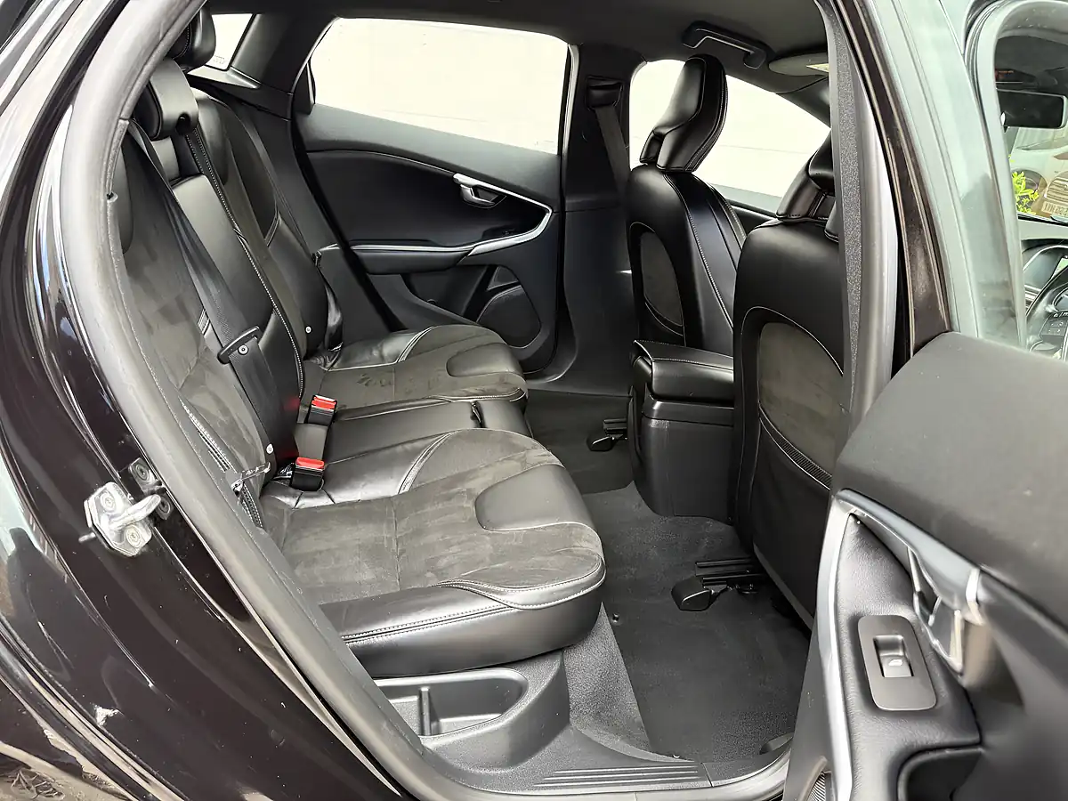 Used 2016 Volvo V40 R-Design Black - Interior and Exterior details 11