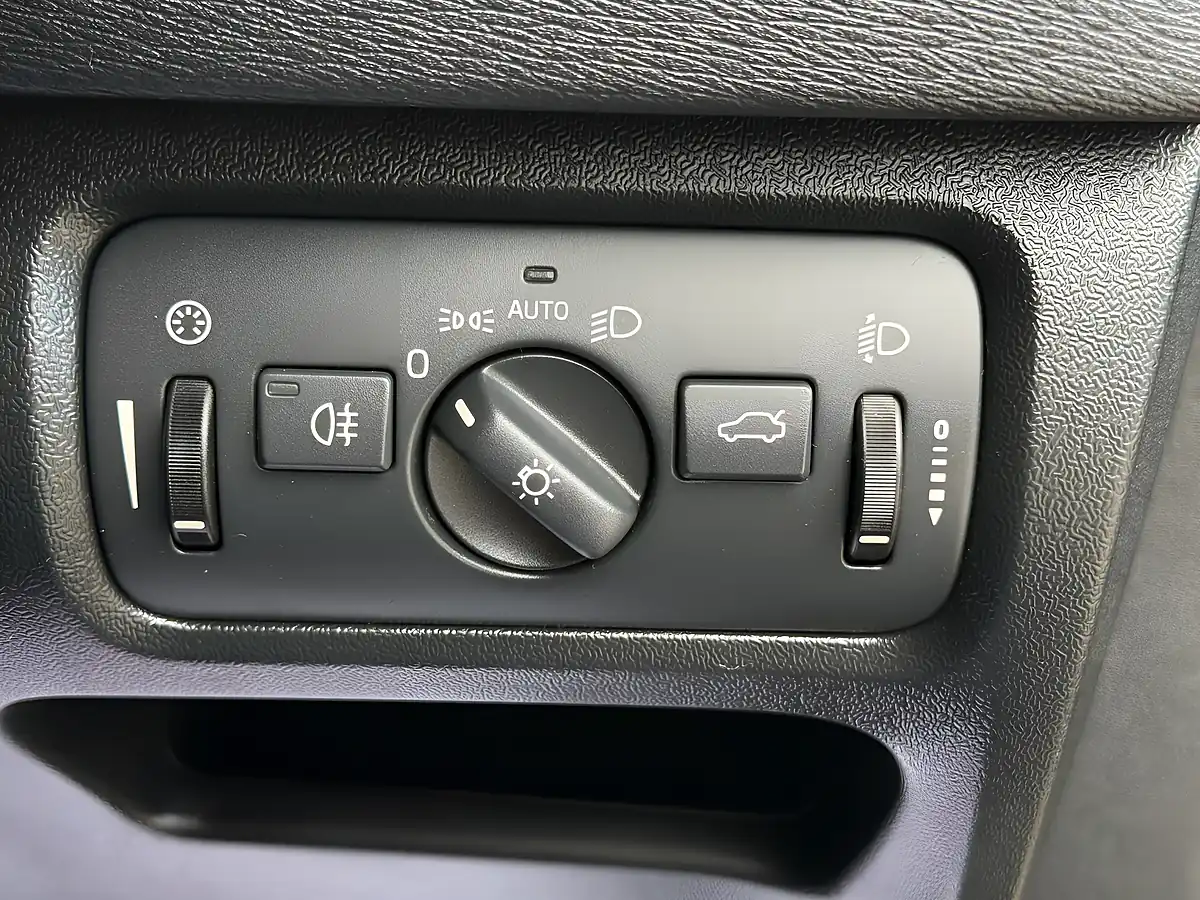 Used 2016 Volvo V40 R-Design Black - Interior and Exterior details 15