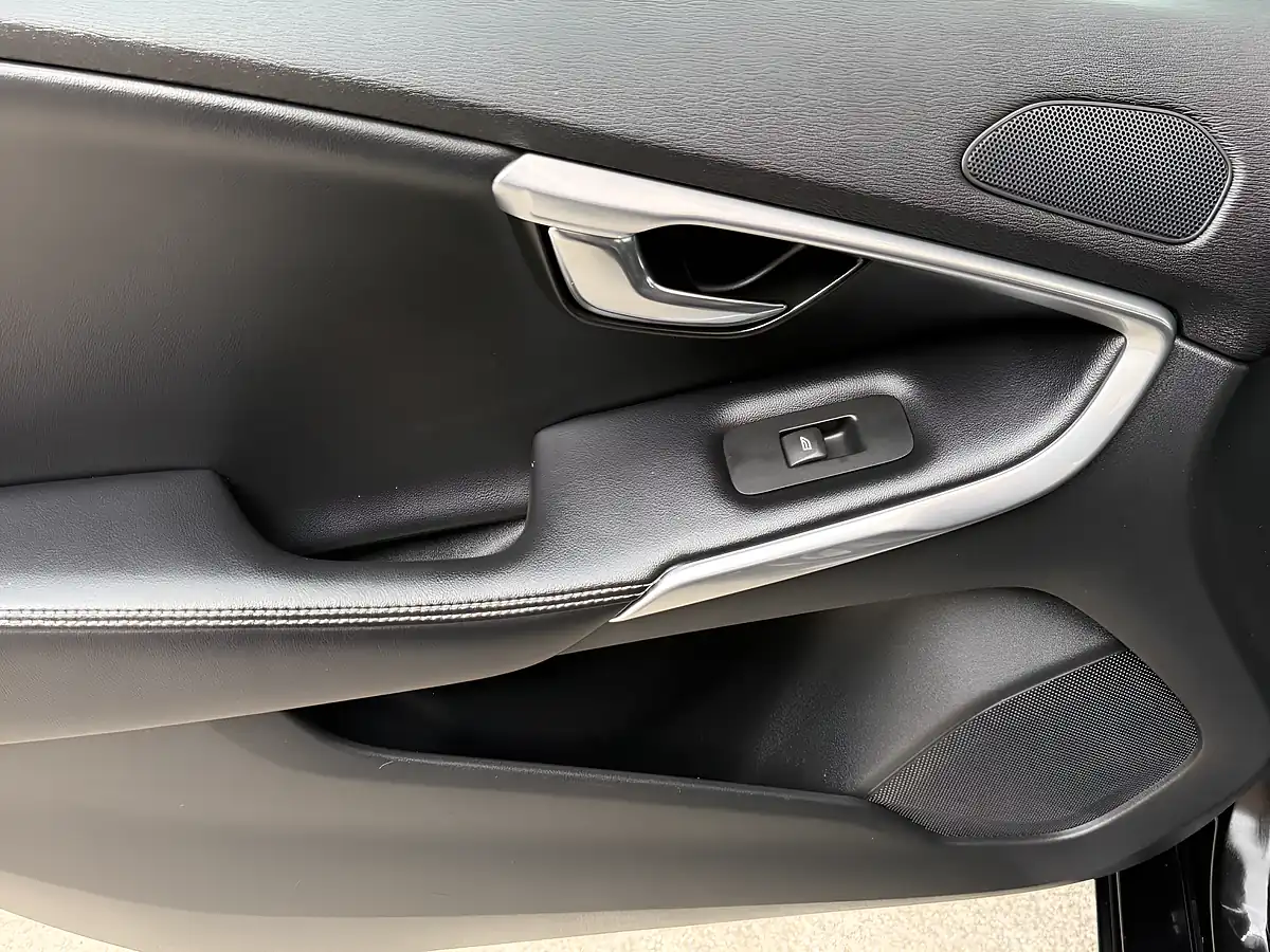 Used 2016 Volvo V40 R-Design Black - Interior and Exterior details 17