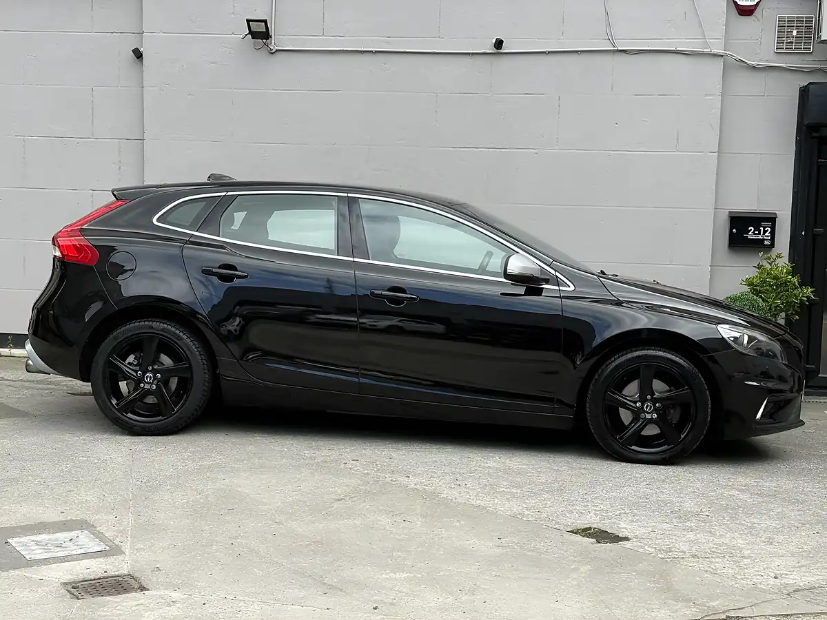 Used 2016 Volvo V40 R-Design Black - Interior and Exterior details 5