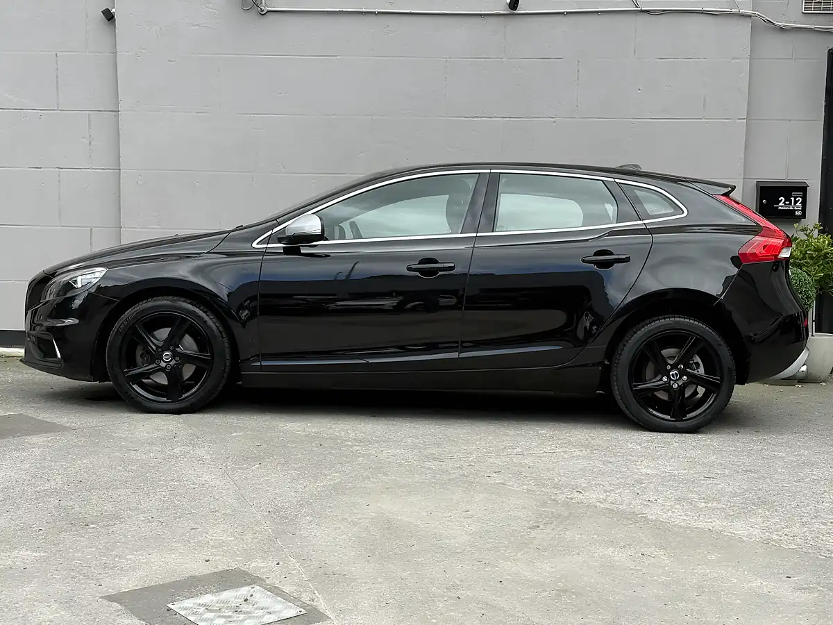 Used 2016 Volvo V40 R-Design Black - Interior and Exterior details 6