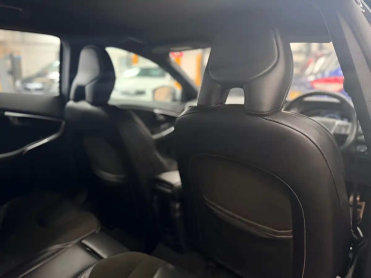 Used 2016 Volvo V40 R-Design Black - Interior and Exterior details 15
